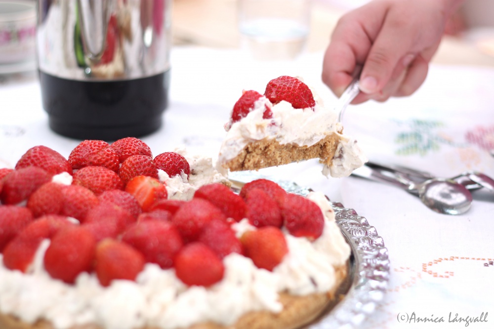 Semmelbullens sämsta tillbehör: om synden kring&nbsp;fikabordet.