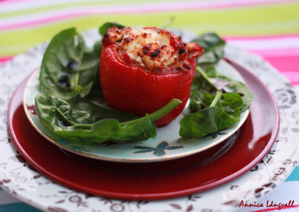 Vegetariska fyllda paprikor med bladspenat, linser och&nbsp;feta