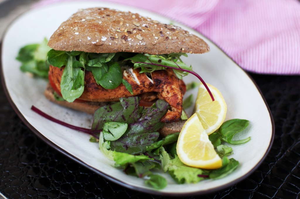 Marinerad kycklingburgare med&nbsp;avokado