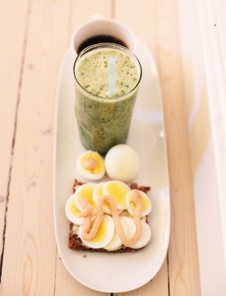 frukost smoothie äggmacka