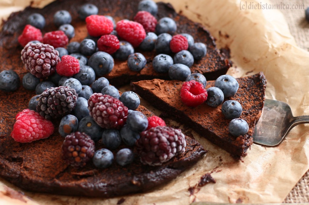Hälsosam kladdkaka med avokado och dadlar (gluten- och&nbsp;mjölkfri)