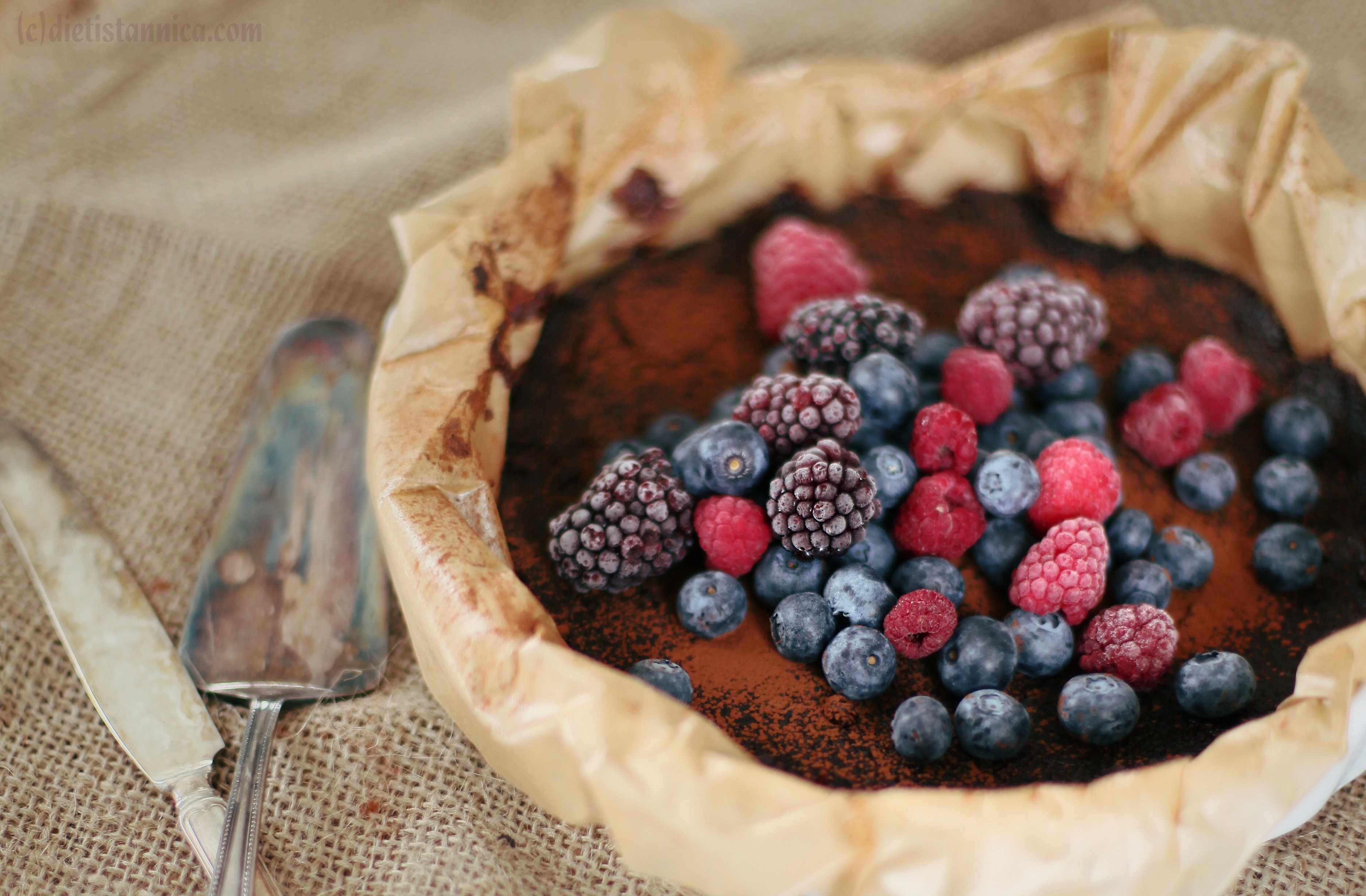 nyttig kladdkaka med dadlar avokado bär 3