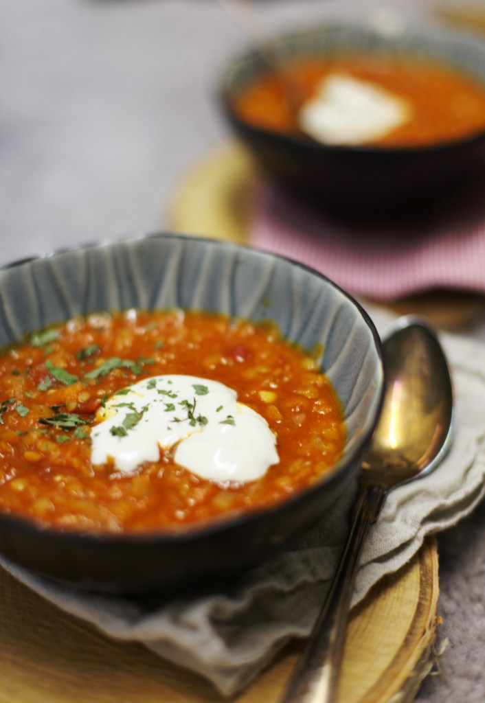 röd linssoppa med thailändsk curry