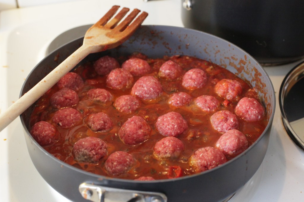 Köttbullar i tomatsås (2)