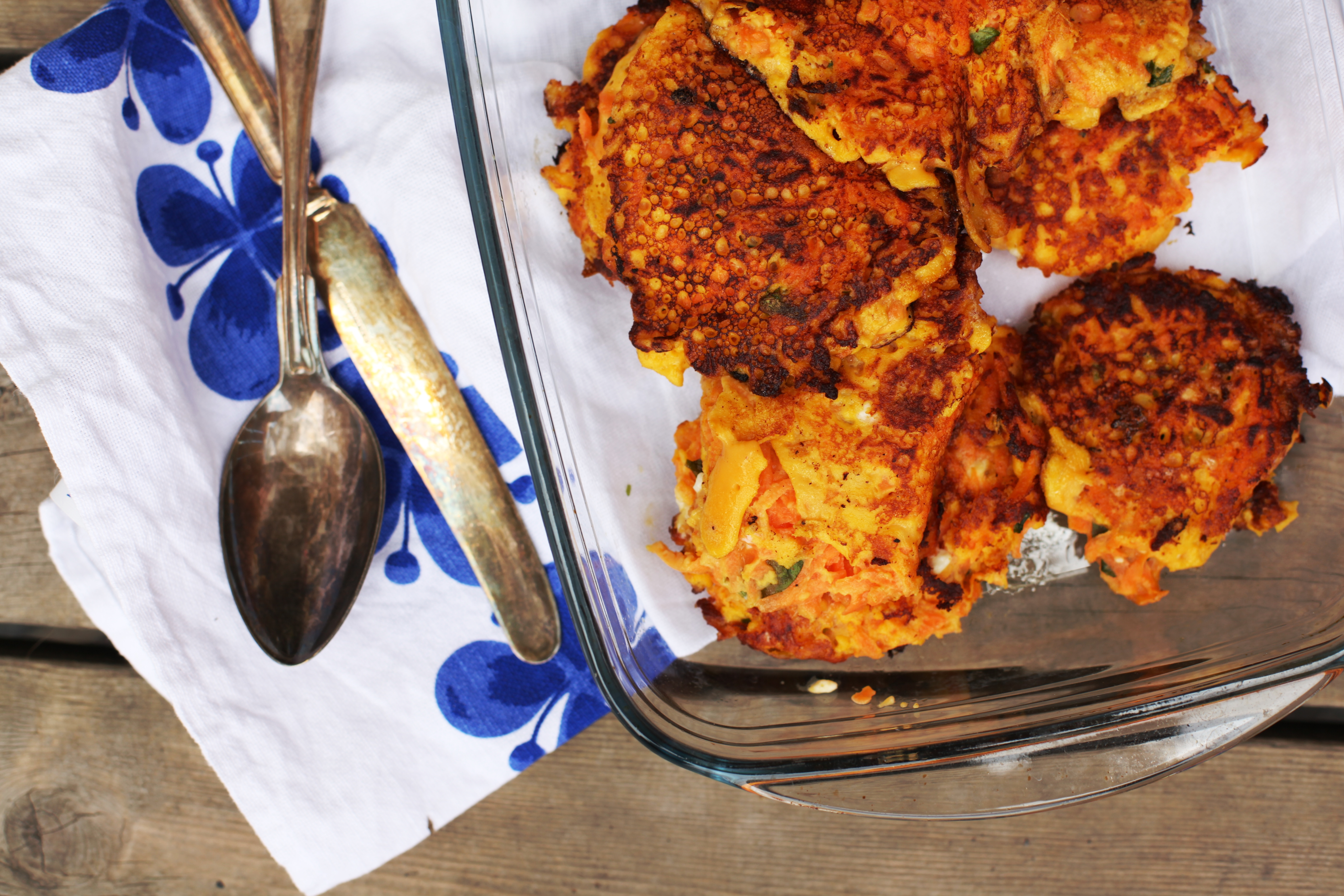 morotsbiffar med fetaost och basilika köttfri måndag vegetariska biffar