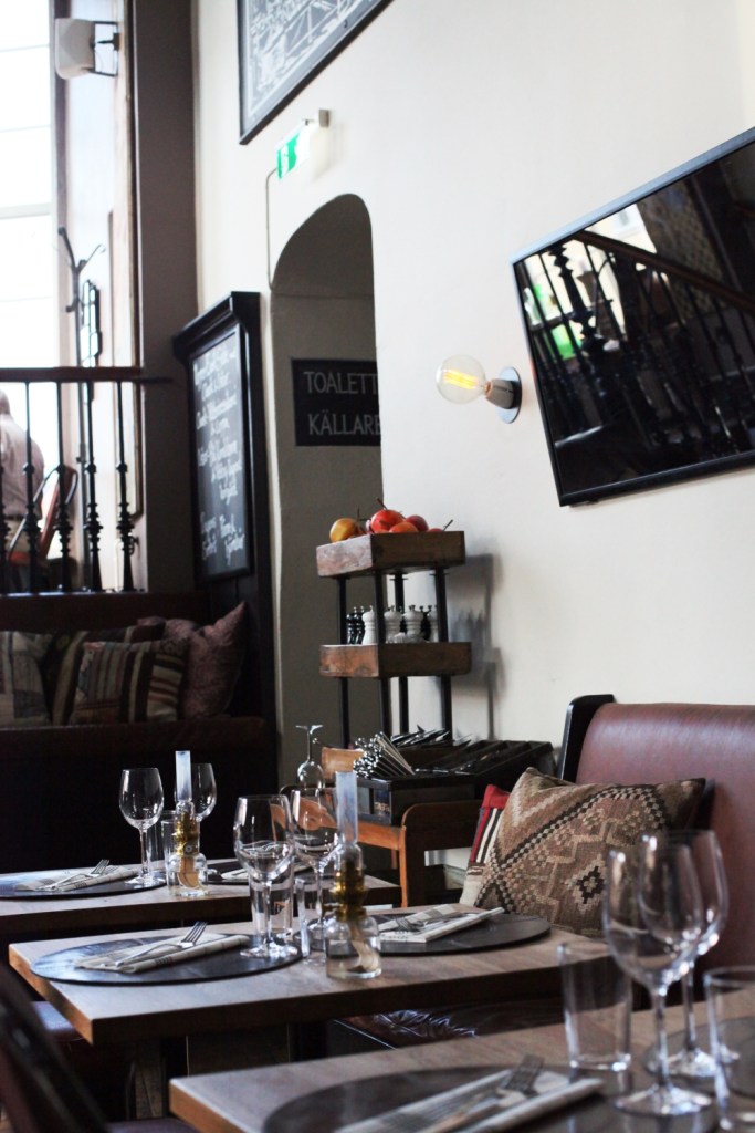 kitchen and table visby