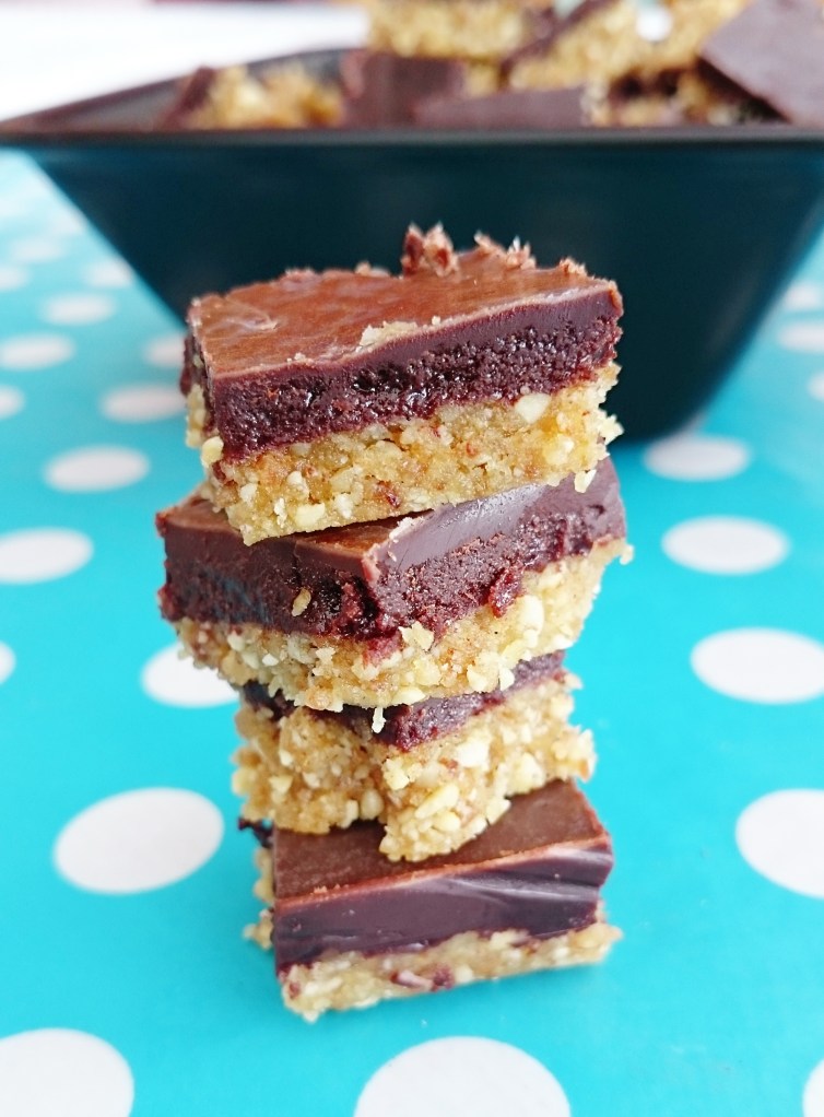 raw nötgodis med choklad av kokosolja