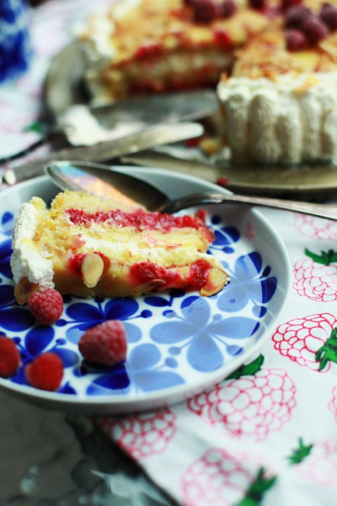 lemoncurdtårta med hallonsås 2