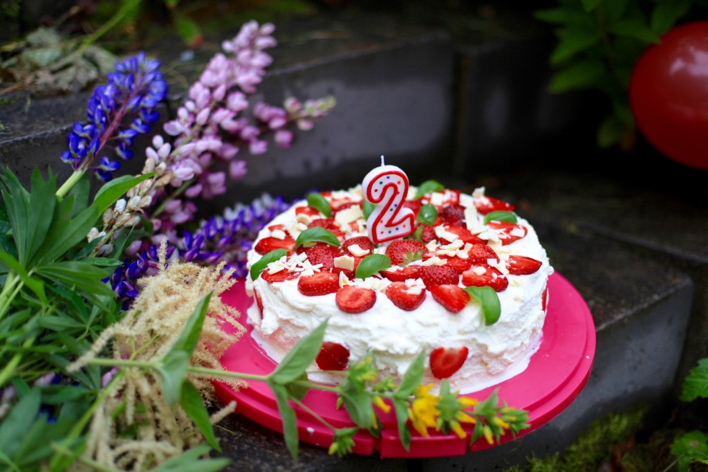 födelsedagstårta två år
