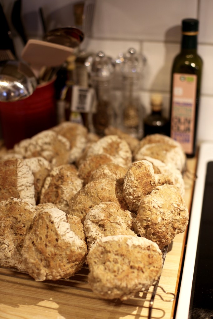 Vetefrallor med kross&nbsp;(Elinbullar)